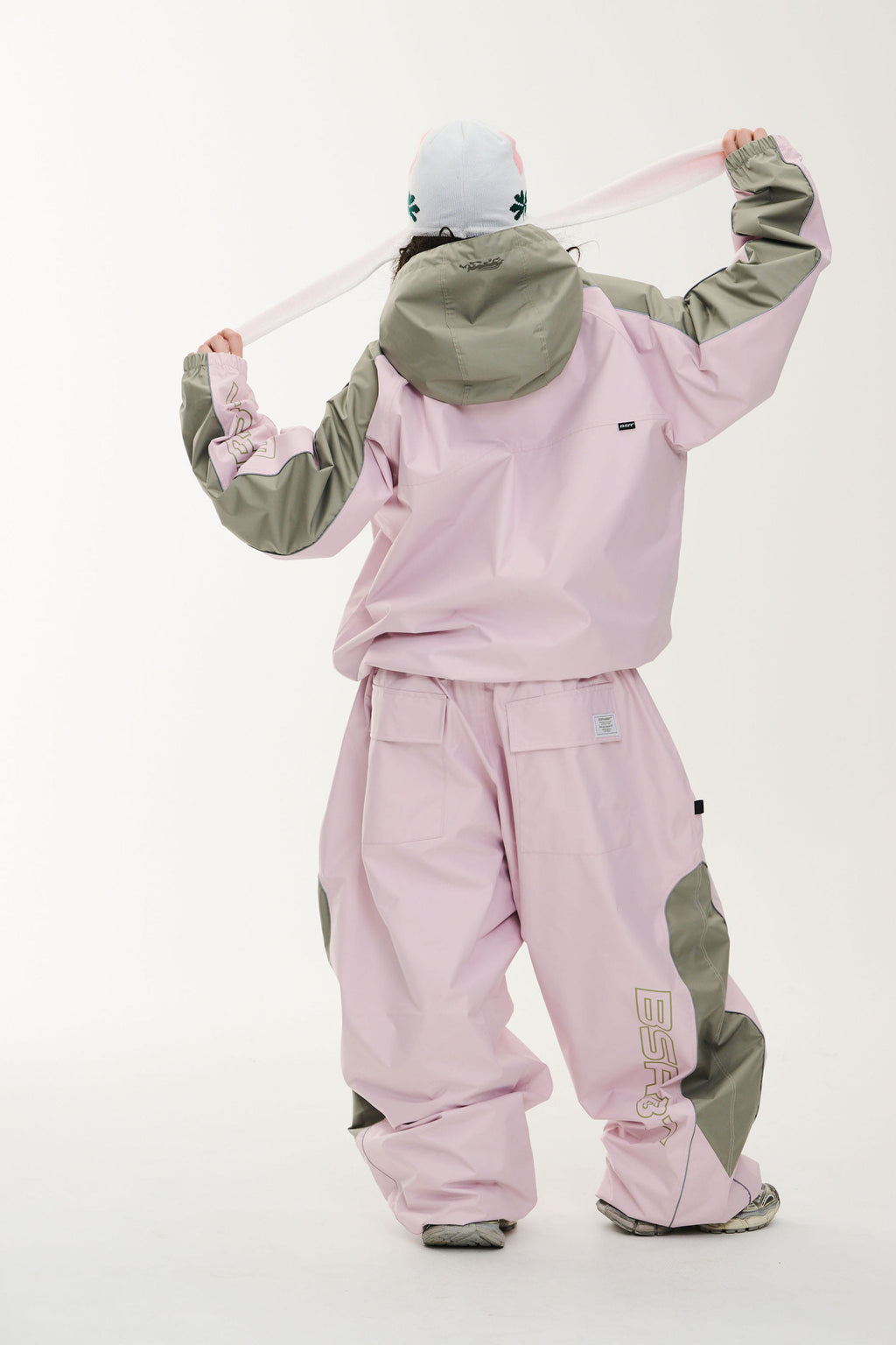 LIGHT WEIGHT REFLECTIVE LINE SUPER WIDE JOGGER PANTS BABY PINK