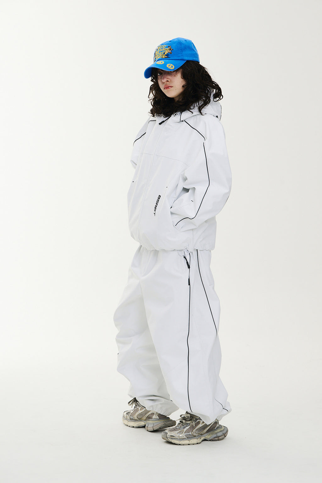 STREAM LINE 3L SUPER WIDE JOGGER PANTS WHITE