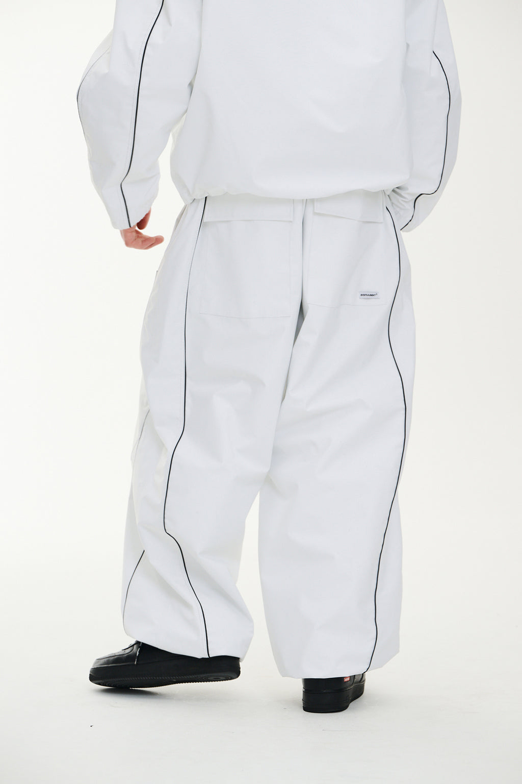 STREAM LINE 3L SUPER WIDE JOGGER PANTS WHITE