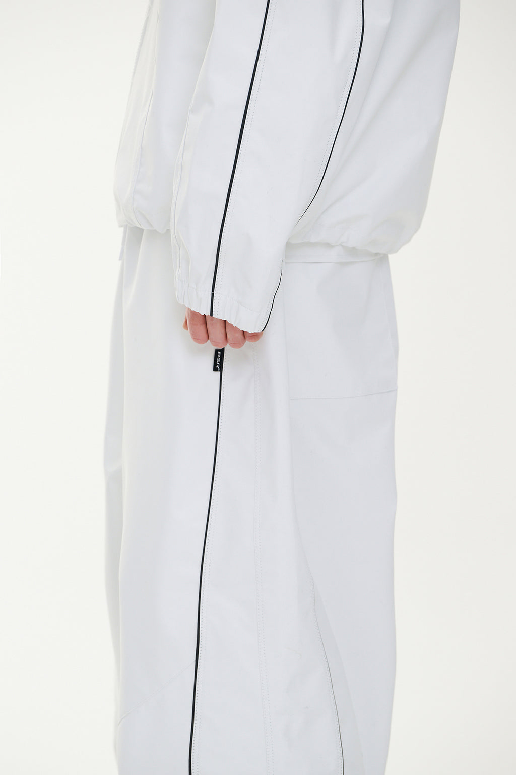 STREAM LINE 3L SUPER WIDE JOGGER PANTS WHITE