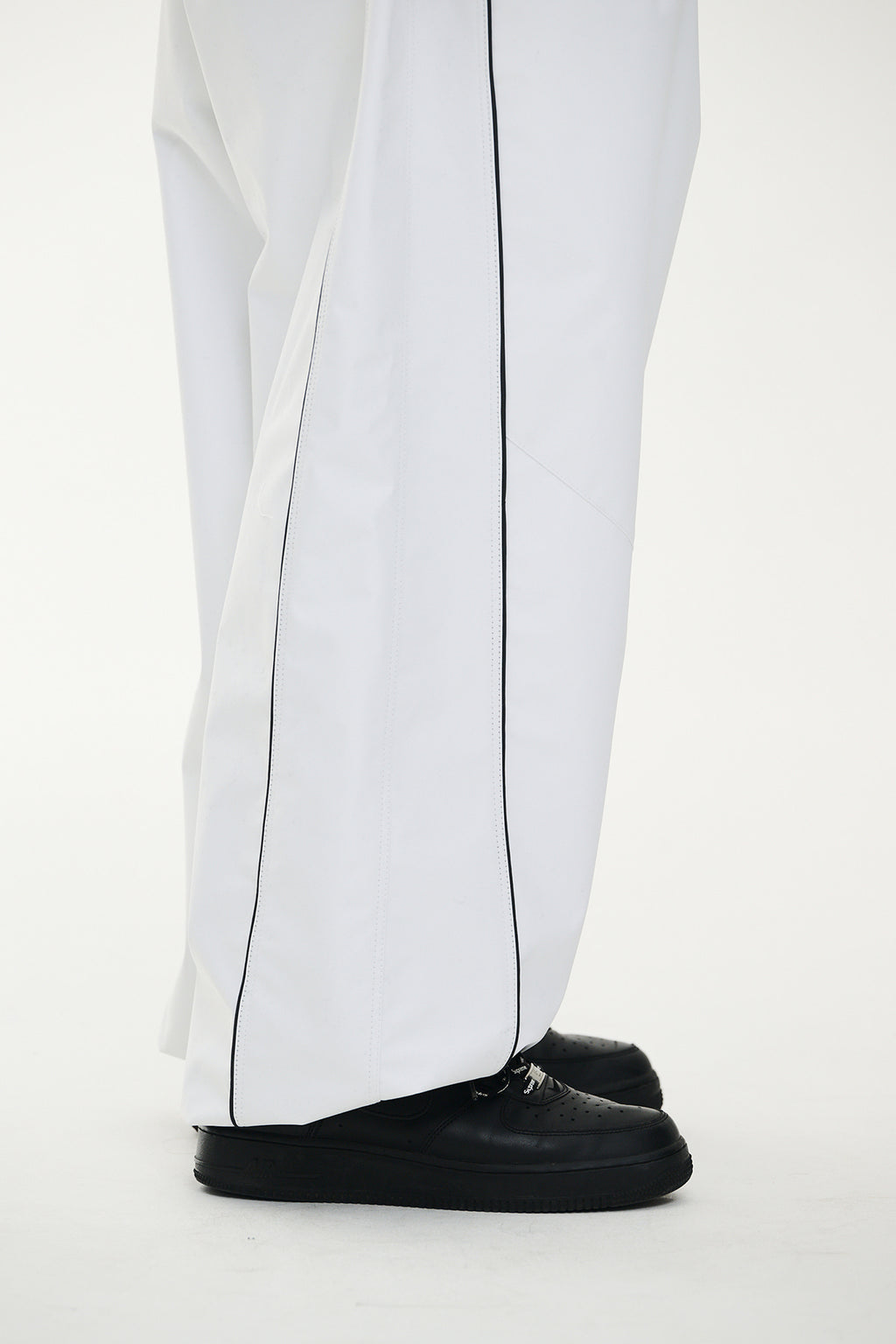 STREAM LINE 3L SUPER WIDE JOGGER PANTS WHITE