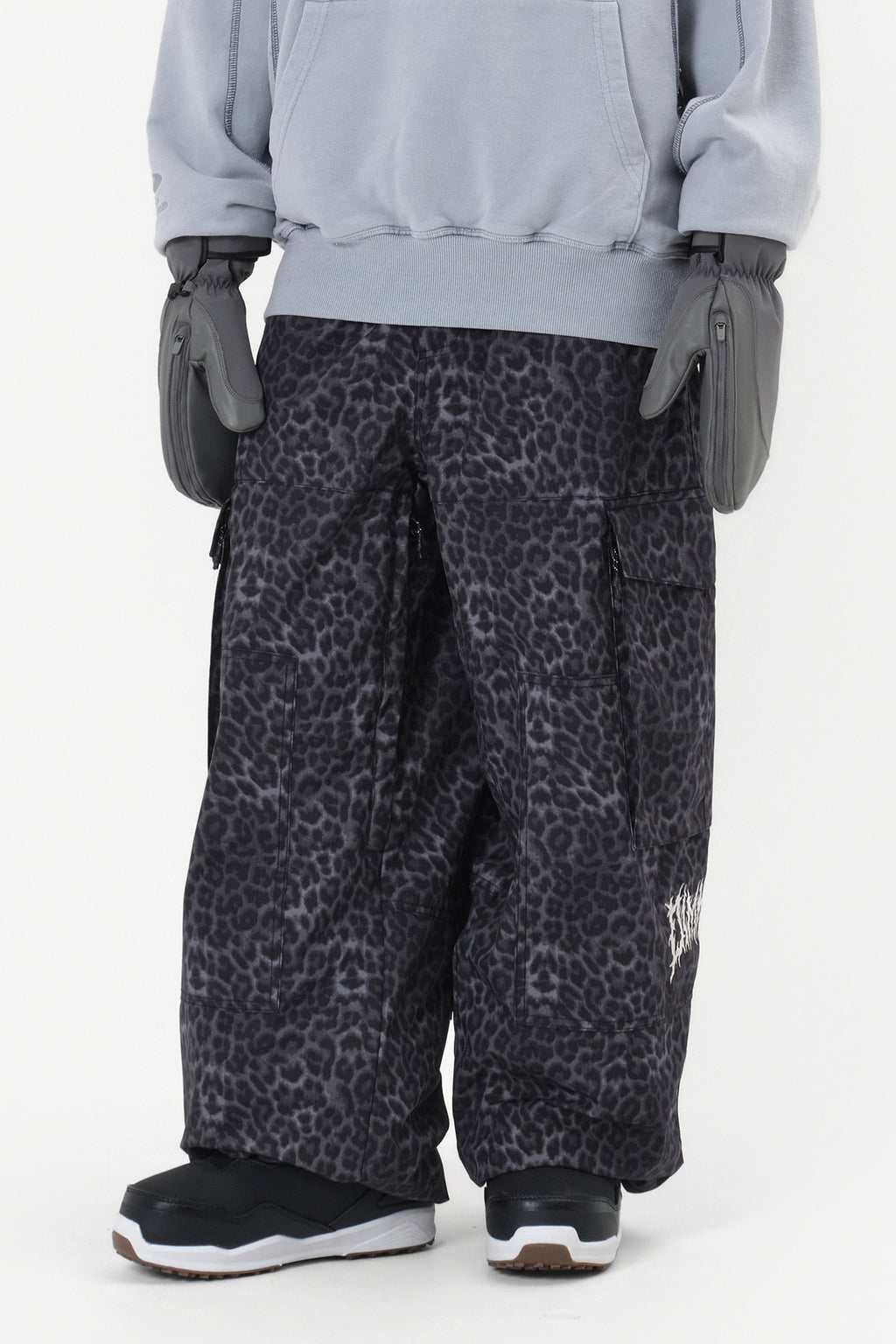VOLT CARGO BIG PANTS (WIDE FIT LV.1) LEO BLACK